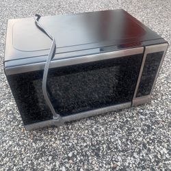 ⚡ 700W BLACK+DECKER Microwave Oven – Brand New