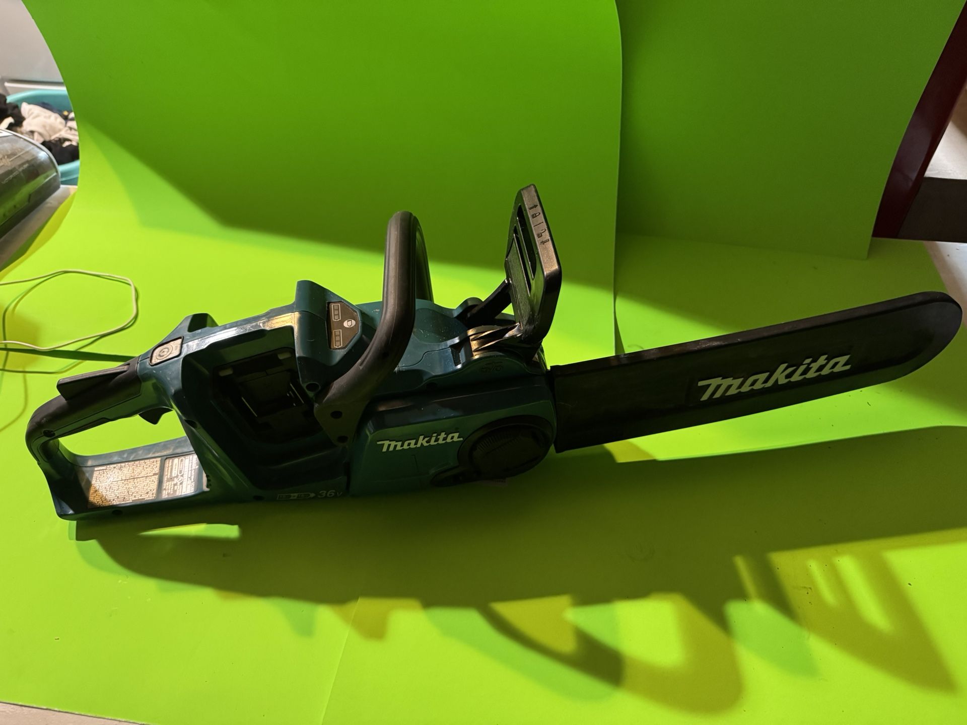 Makita XCU03 36v Chainsaw