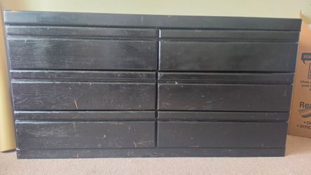 Solid 6 drawer dresser.