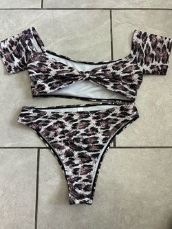 Medium bikini never used