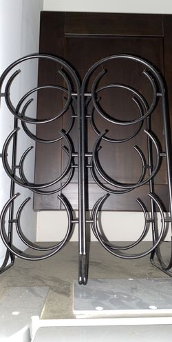 Metal wine rack