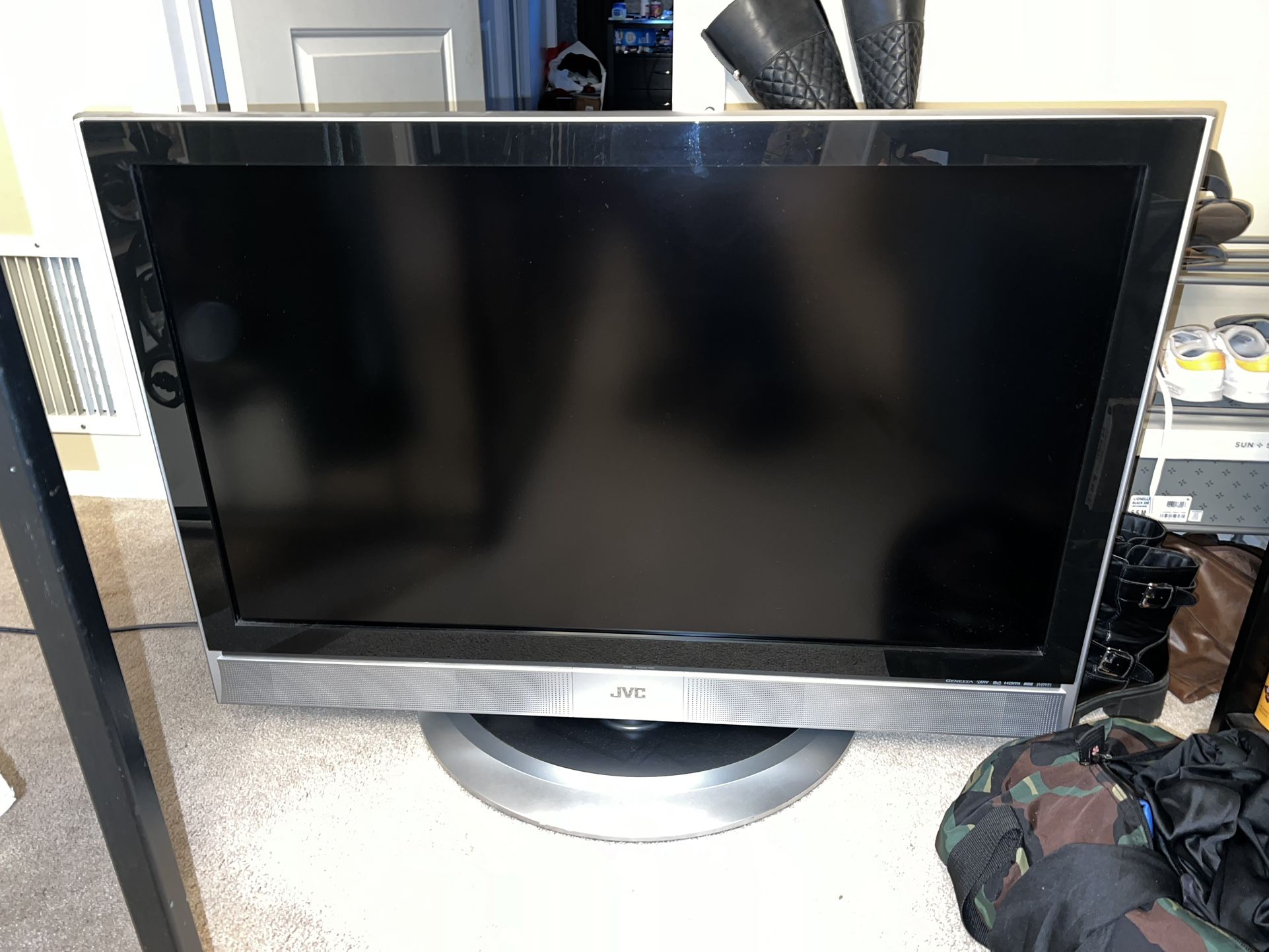 40” JVC LCD TV