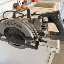 Skilsaw 7-1/4” Worm Drive HD77 Saw