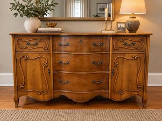 Vintage Bernhardt French Provincial Sideboard / Buffet Credenza