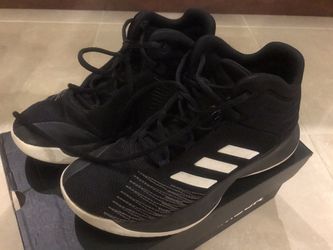 Basketball shoes