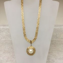 18” Gold Tone Necklace with Pearl Center