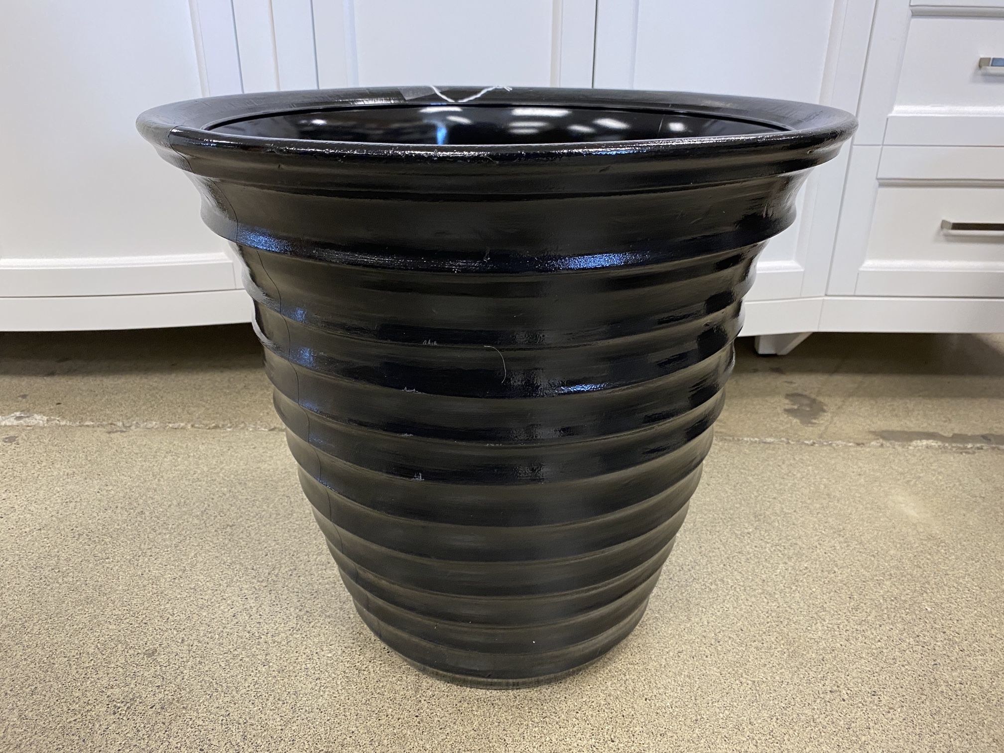 GROSFILLEX Ridged Black Large 46L Plastic Flower Pot