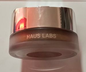 Haus Labs Settung Powder & Bite Beauty Foundation