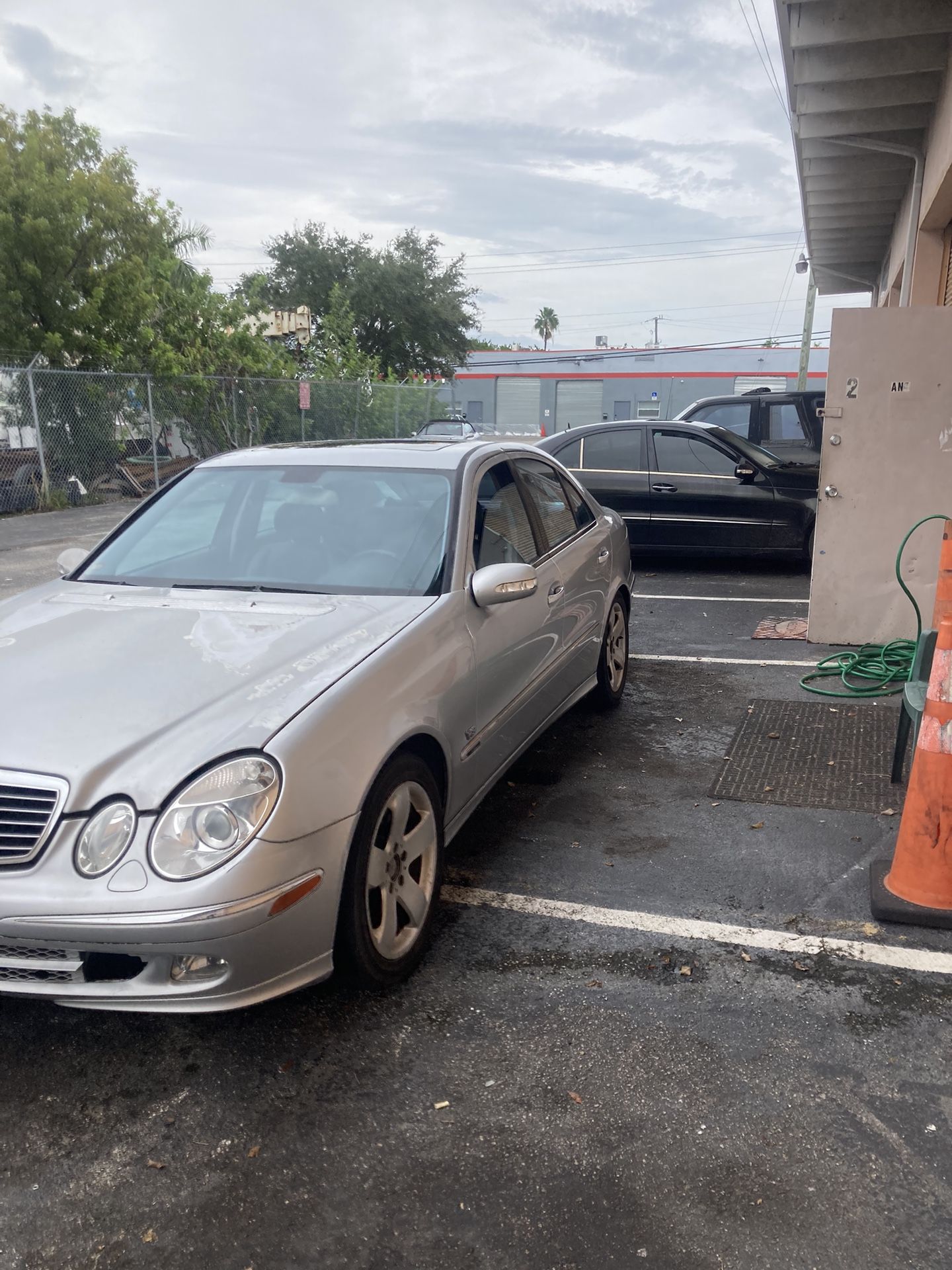 E500 MB 128K Needs Little Paint On Hood