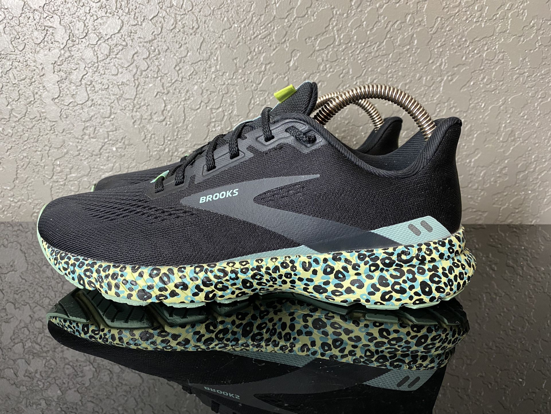 Brooks Launch 8 Electric Cheetah Womens Running Shoes Size 9 1203451B022