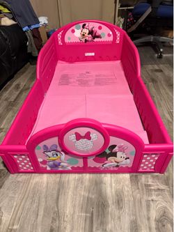 Minnie Mouse toddler bed