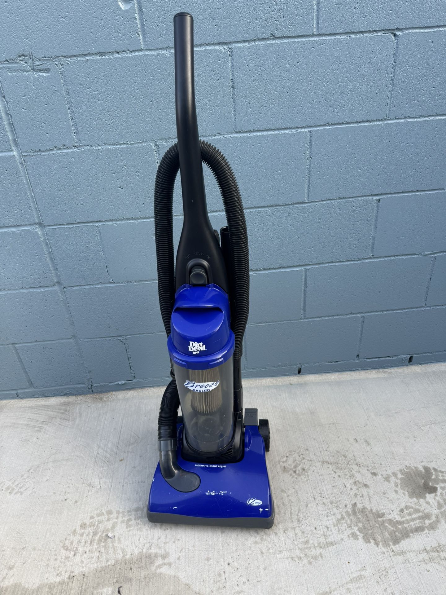 VACUUM DIRT DEVIL BREEZE