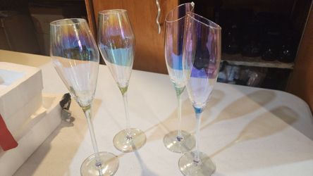 Iridescent champagne flutes