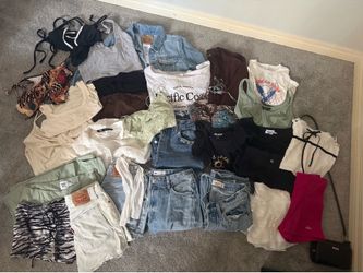 Lot of girls juniors clothes!