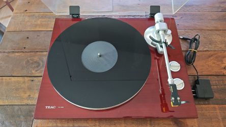 Teac TN300 Turntable w/ Nagaoka MP110, acrylic mat, new belt