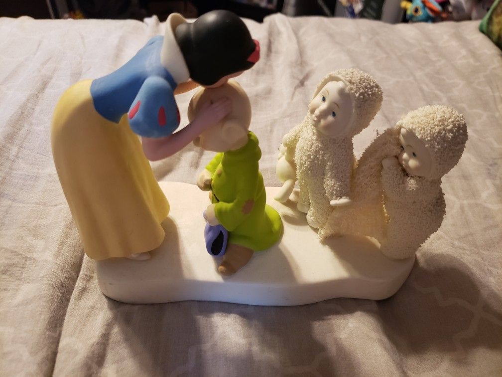 Disney's Snow White Snowbabies Guest Collection "One By One, She Kissed Them All"