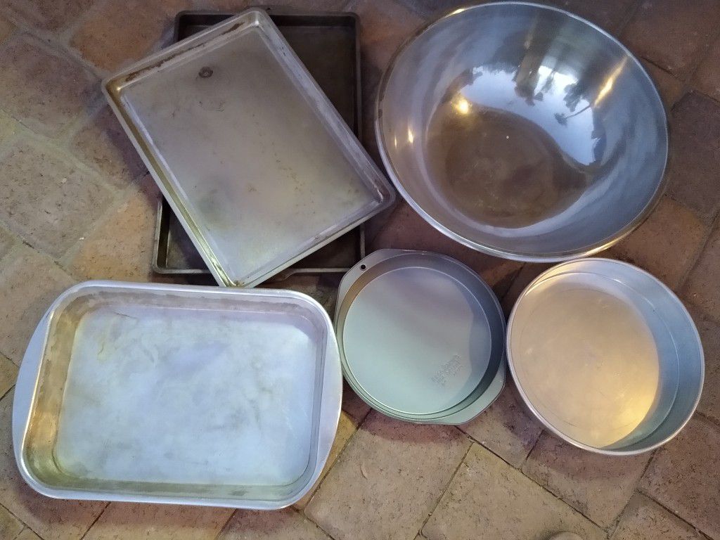 Aluminum baking pans, large steel mixing bowl