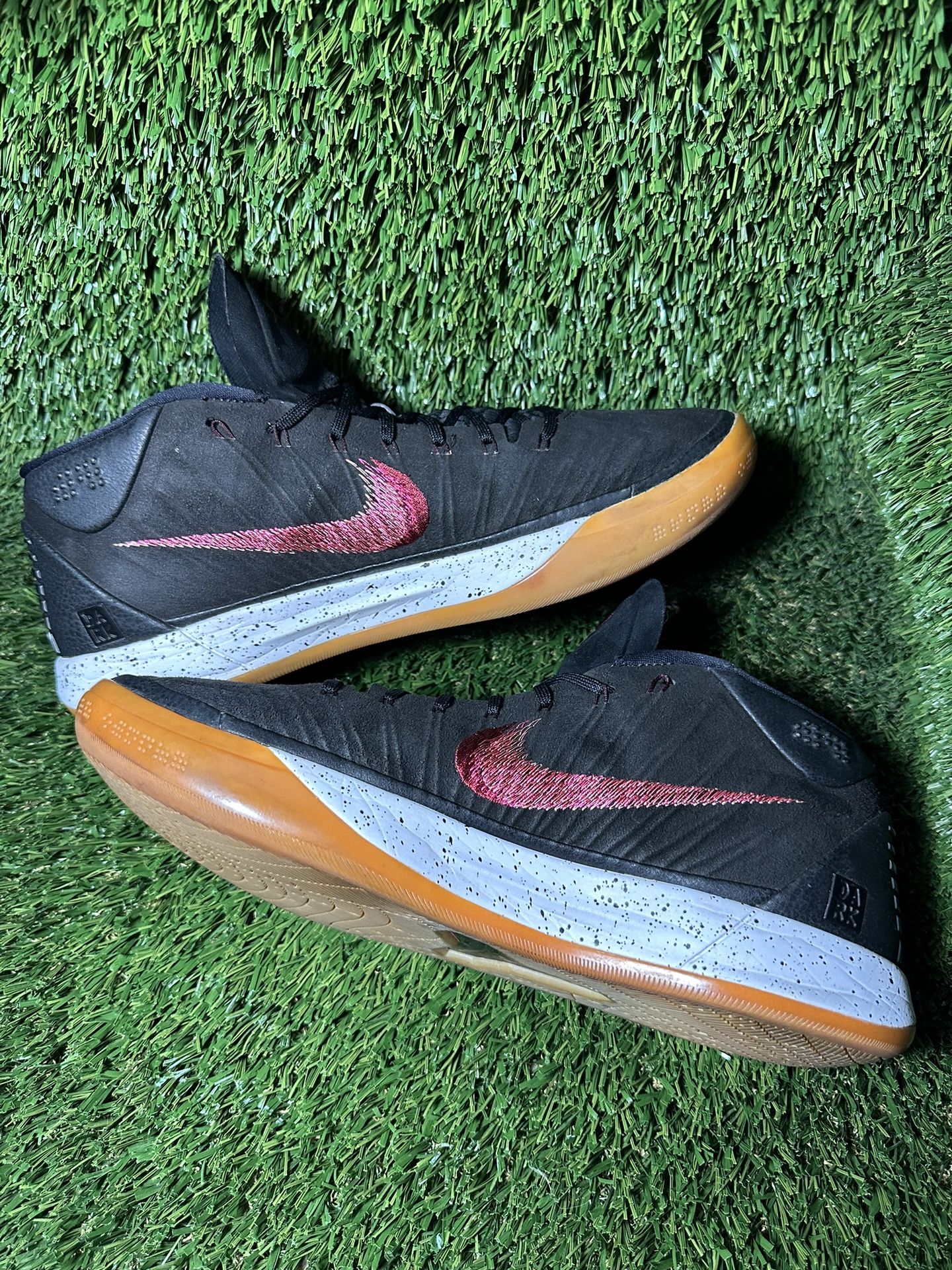 kobe ad mid black gum