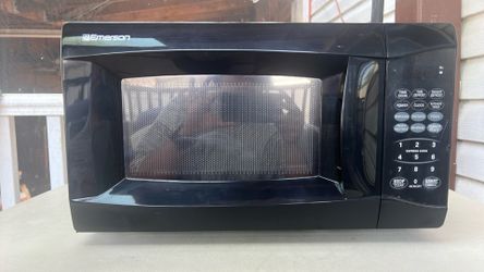 Emerson Countertop Microwave, Model Mw7601sl
