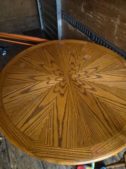 Round table with 4 chairs