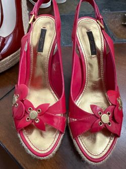 Authentic Louis Vuitton wedges 100.00 firm