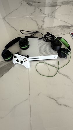 Xbox One S Bundle – Console + Controller + 2 Turtle Beach Headsets