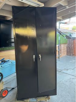 Metal storage cabinet
