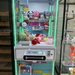 Claw Machine – Coin Operated – Works Great