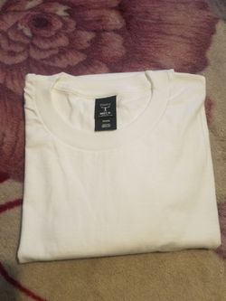 Hanes beffy Tshirt size medium