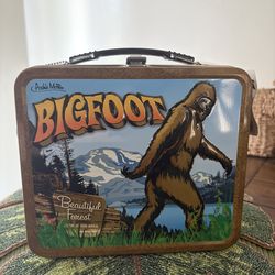 Big Foot Tin Lunchpale (New) (Unused)