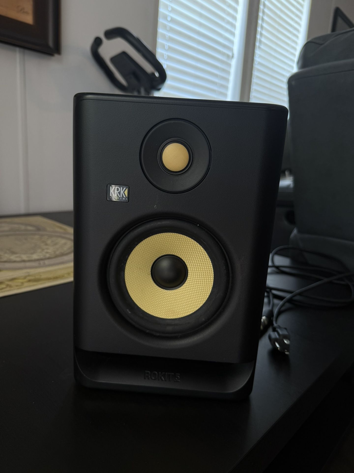 KRK ROKIT 5 G4 5-inch Powered Studio Monitor