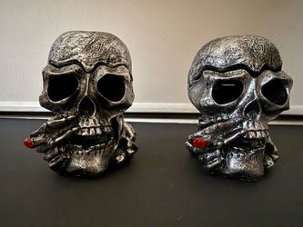 Set of 2 Gothic Skull Ashtrays with Removable Lids – Halloween Decor