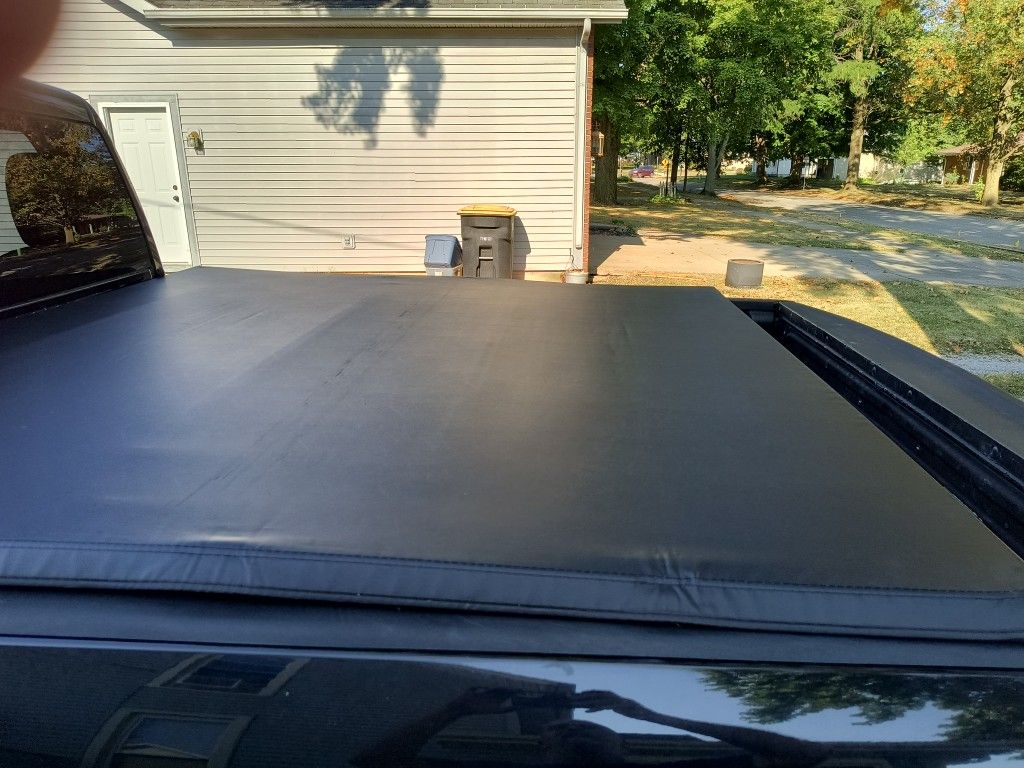 5'7" Tonneau Cover for Sale in Delphi, IN OfferUp