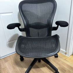 ☕️Size C 👉Read Description  Classic Aeron Herman Miller  Gaming/Executive Chair