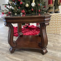 End Table  Free  28 x 26 Inch 