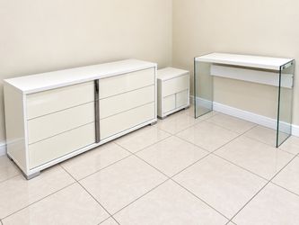 Dresser, nightstand and vanity (3 piezas)