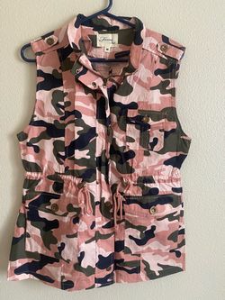 Pink Camo Utility Vest Size Medium for women’s