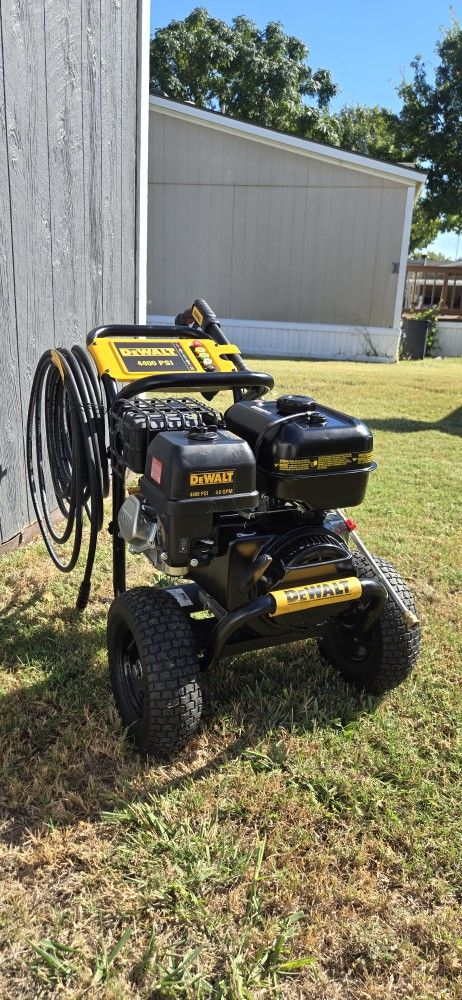 DEWALT
4400 PSI 4.0 GPM Cold Water Gas Pressure Washer