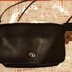 Black Leather Coach  9x5 Purse 