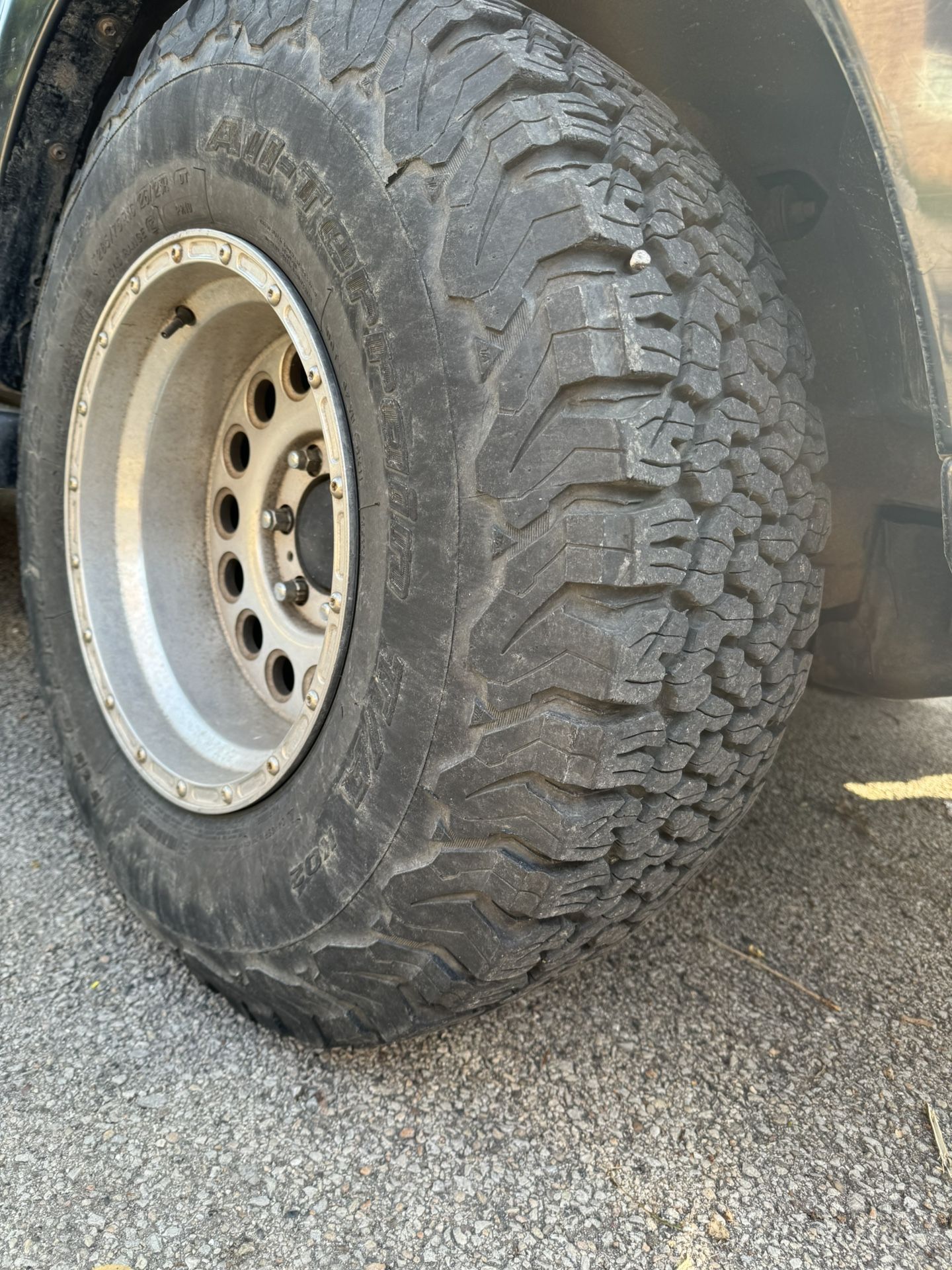 16”.   6x139.7. chevy silverado tahoe yukon  gmc sierra.  toyota.  nissan armada. 