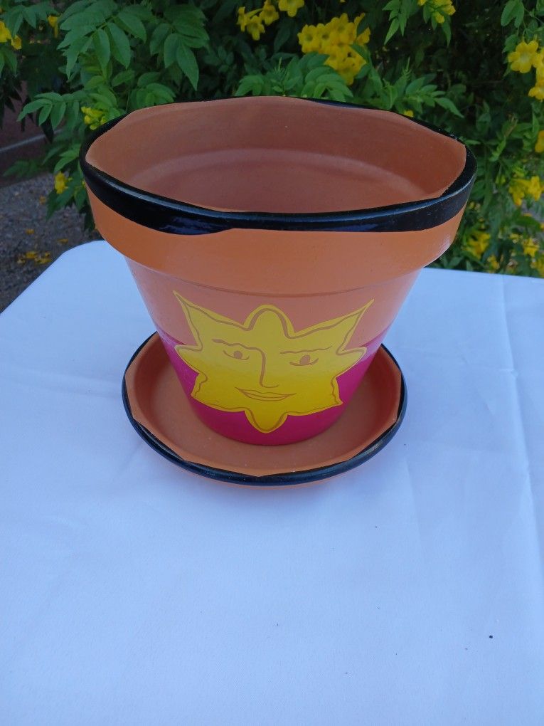 ITALIAN STYLE FLOWER POT WITH SUN DESIGN ON FRONT, BRAND NEW