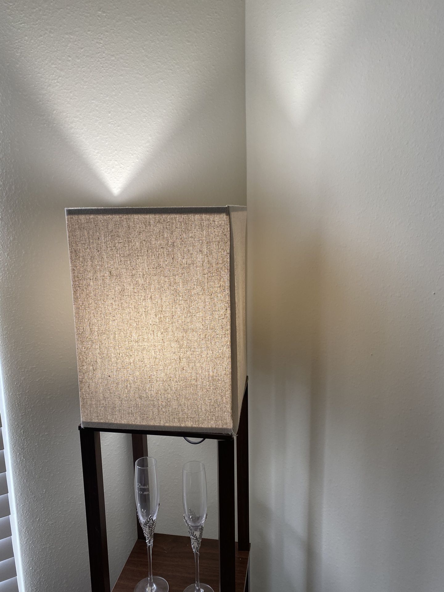 Shelf floor lamp- threshold