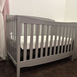 Crib With Drawers (Mattress Included!!!