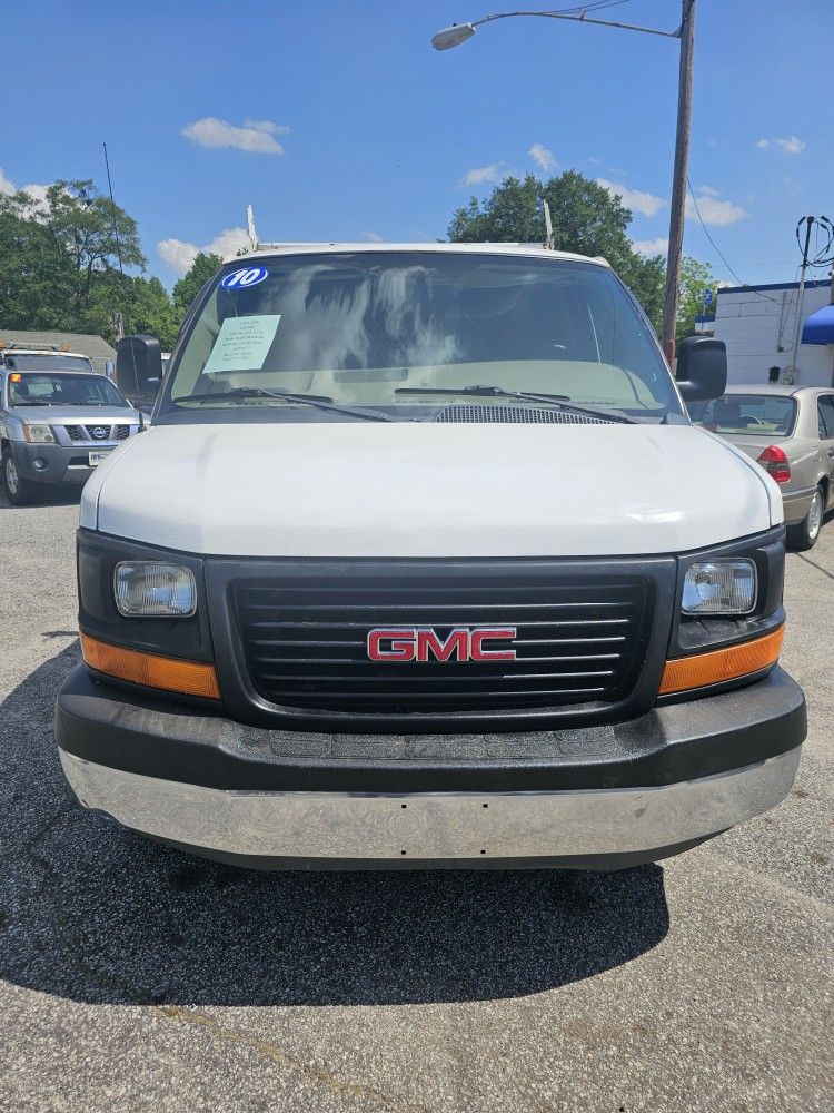 2010 GMC Savana Cargo