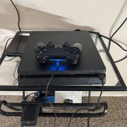 PS4 Slim 
