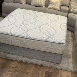 Queen mattress + Box spring