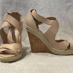 Charles David Pinkish Nude Wedge 9.5