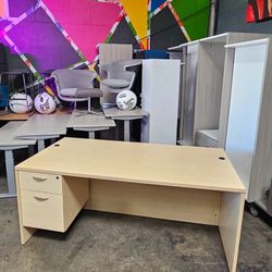 Light Maple Single Pedestal Desks