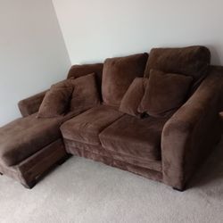 Mocha Lounge Couch With Pilows