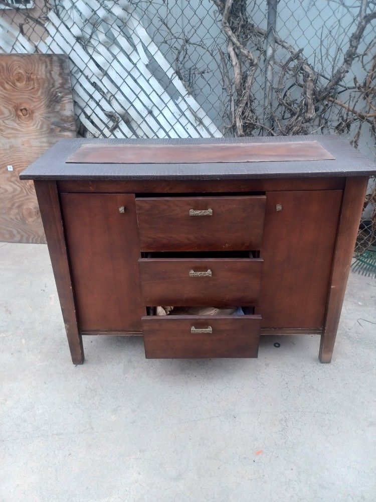 Life lice desk cabin are kitchen.Kevin not nobody likes today